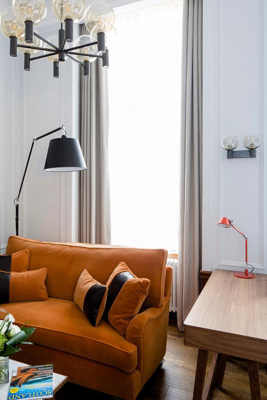 Cheval The Edinburgh Grand Aparthotel Eksteriør bilde A floor lamp